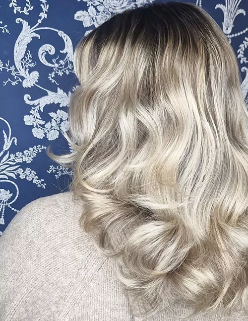 Highlighted Blonde Waves With Natural Movement