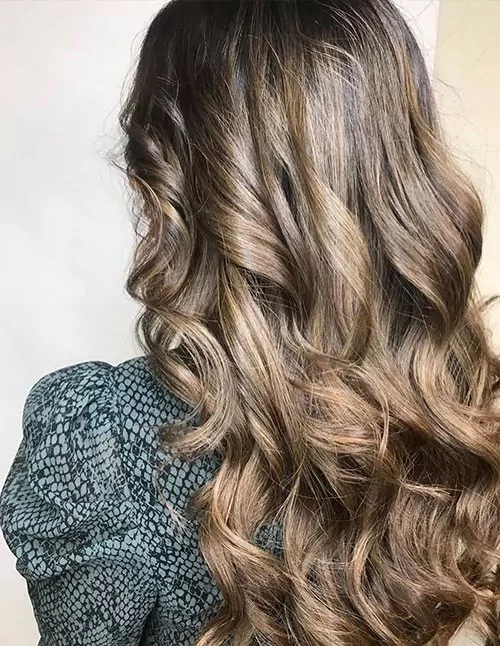 Soft Caramel Waves With Warm Tones