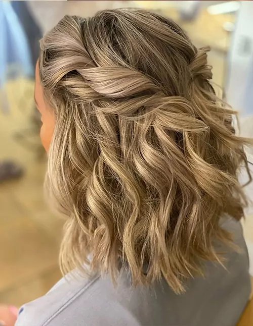 Wedding-Inspired Coiffure With Soft Waves