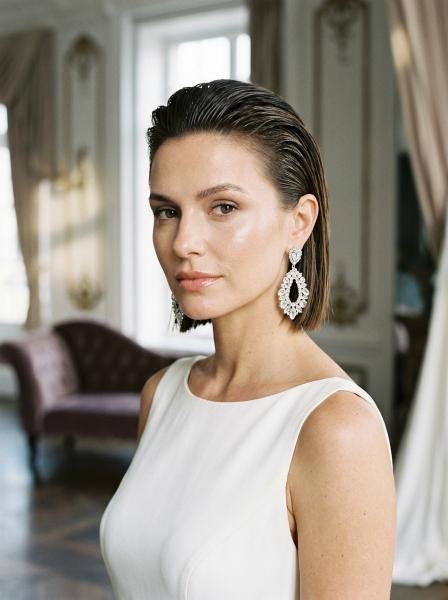 Slicked-Back Wet-Look Style