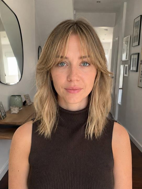 Face-Framing Layers With Bottleneck Bangs